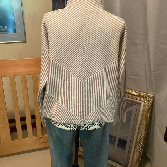 Cynthia Rowley patterned fine knit sweater (L) - Picture 8 of 9